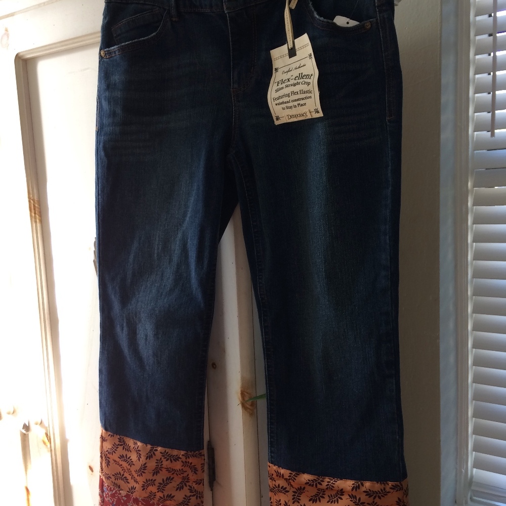 Cropped jeans with border detail, Size 4